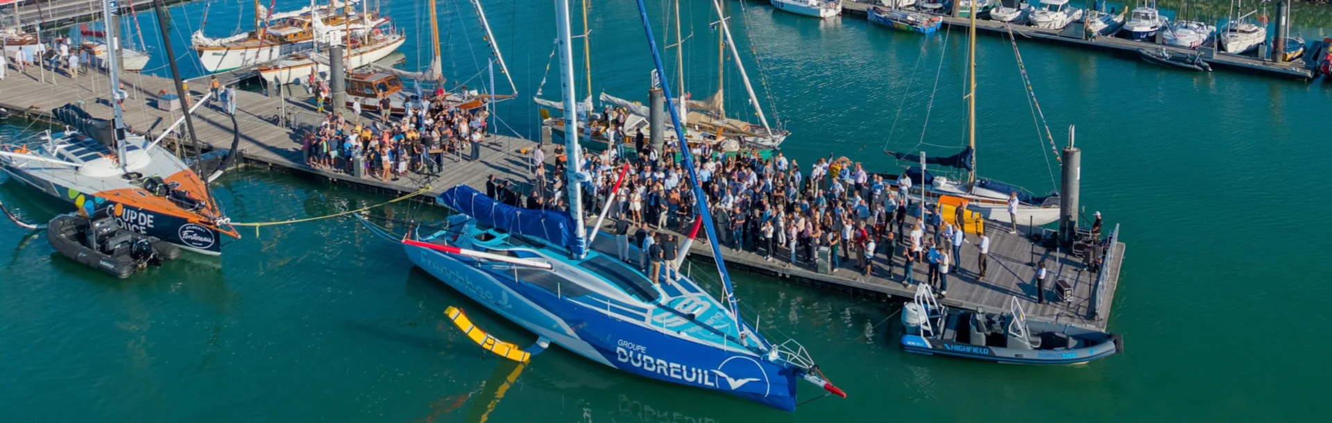 Vue aérienne du baptême de l'IMOCA Groupe Dubreuil 2 sur le ponton du Vendée Globe aux Sables-d'Olonne